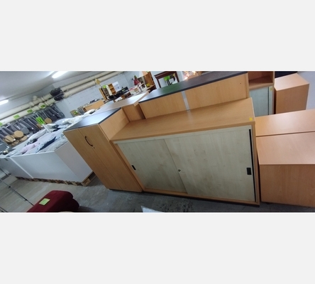 1 armoire basse 2 portes coulissantes (sans clé).