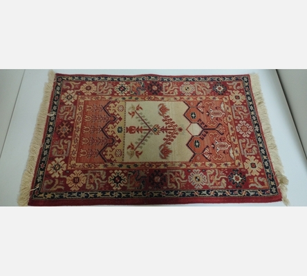 (12) Tapis oriental teinte orange et crème. 90/62 cm