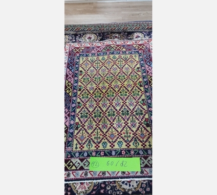 (12) Tapis oriental teintes rose et beige 60/82 cm.