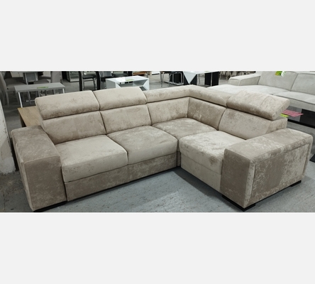 2A1KVB Canapé d'angle Karola convertible en velours beige, têtières amovibles.