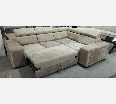 2A1KVB Canapé d'angle Karola convertible en velours beige, têtières amovibles.