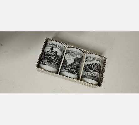 3 petits verres dans une boite