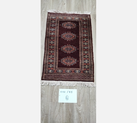 (4) Tapis oriental teintes bordeaux rouge. 110/65 cm