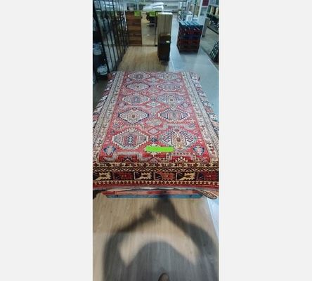 (5) Tapis oriental teintes rouge et beige. 150/210 cm.