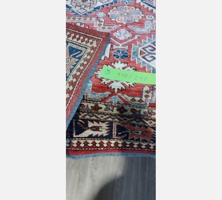 (5) Tapis oriental teintes rouge et beige. 150/210 cm.