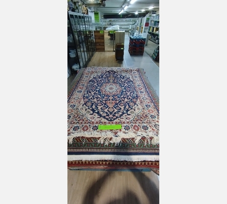 (7) Tapis oriental teintes beige et bleu. 104/152 cm.