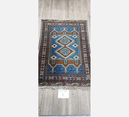 (8) Tapis oriental teinte bleu. 195/130 cm