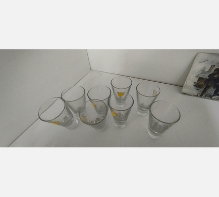 8 verres à pastis