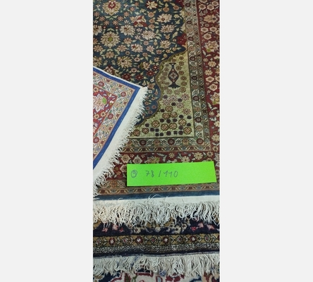 (9) Tapis oriental teintes beige, rouge et bleu. 78/110 cm.