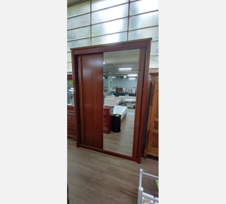 Armoire 2 portes coulissantes en merisier.