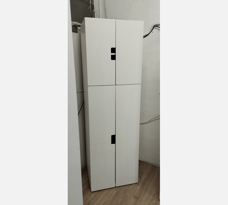 Armoire 4 portes blanche avec penderie .