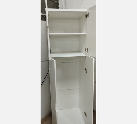 Armoire 4 portes blanche avec penderie .