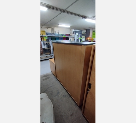 Armoire basse 1 porte coulissante sans clé.