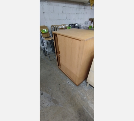Armoire basse de bureau 1 porte coulissantes avec clé.