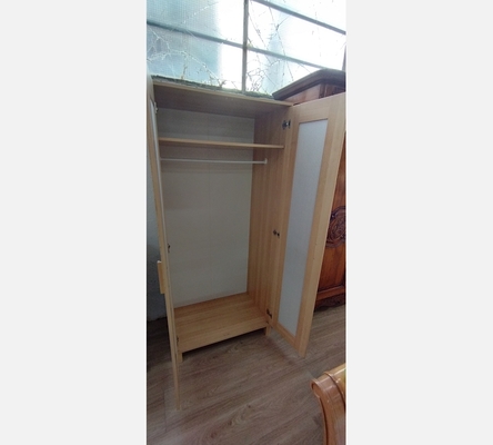 Armoire penderie 2 portes .