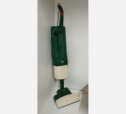 Aspirateur balai Worveck ET 340 avec nombreux accessoires.
