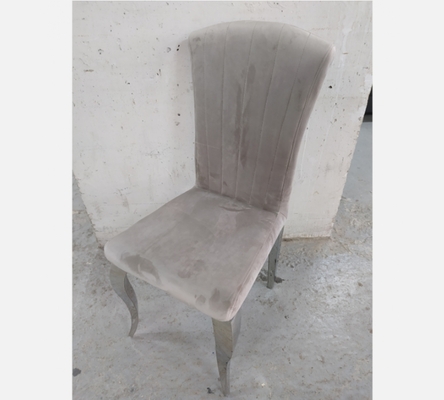 AVMN Lot de 4 chaises Louis en velours, 2 moka, 2 noires.