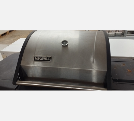 Barbecue Nexgrill à gaz avec bouteille.