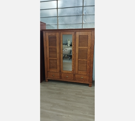 Belle armoire style Indo en pin massif, 3 portes, 3 tiroirs.