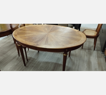 Belle grande table ovale style Louis XVI.