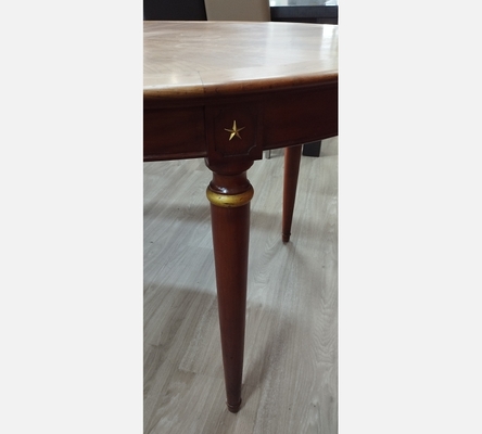 Belle grande table ovale style Louis XVI.