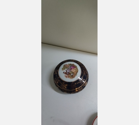 Boite en porcelaine
