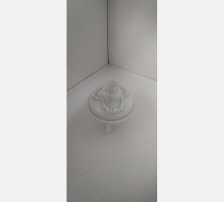 Bonbonnière en opaline.