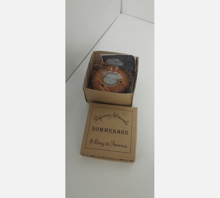 Bougie sur socle en bois