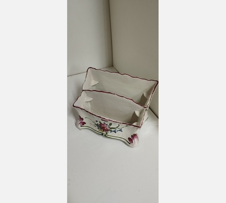 Bouquetière en faïence