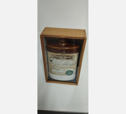 Bouteille de whisky vide dans coffret .