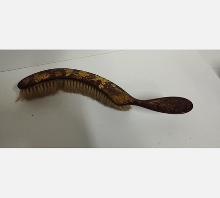 Brosse arrondie ancienne de style asiatique