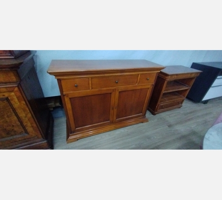 Buffet bas 2 portes/ 3 tiroirs style louis  Philippe avec clé.