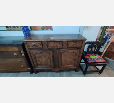 Buffet bas Bressane 18ème avec clés.