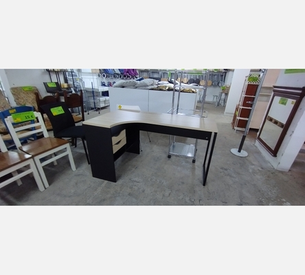 Bureau d'angle avec tiroir noir/hêtre.