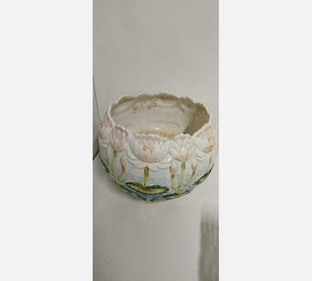 Cache pot en faïence décor nénuphares