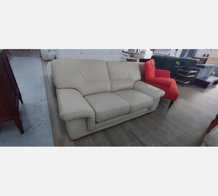 Canapé 2 places en cuir de buffle  crème.