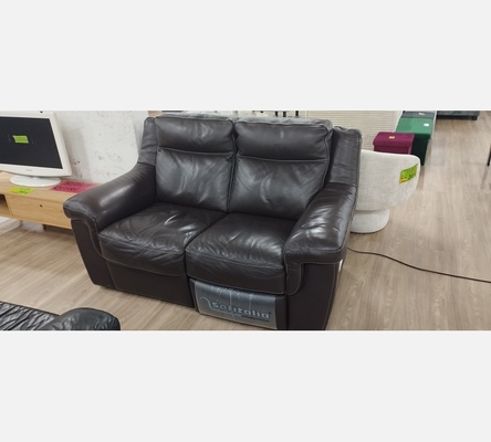 Canapé 2 places en cuir de buffle marron avec 1 place relax électrique.