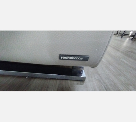 Canapé 3 places en cuir beige Roche Bobois.