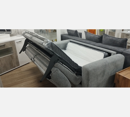 Canapé convertible Amara en tissu gris avec véritable matelas 140/190 cm.