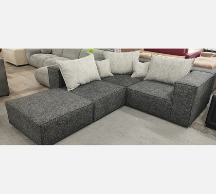 Canapé modulable Poppy en 4 parties en tissu gris foncé et gris clair.