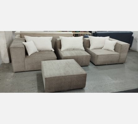 Canapé modulable Poppy en 4 parties en tissu taupe et blanc.