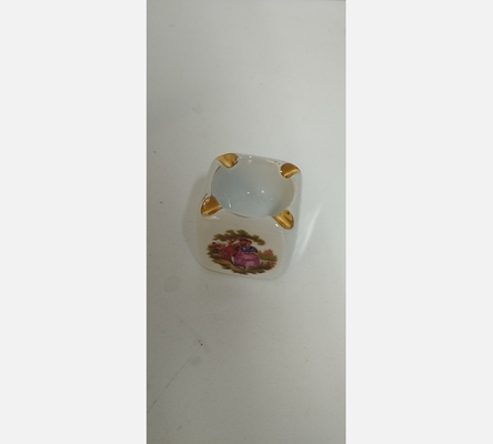 Cendrier en forme de dé