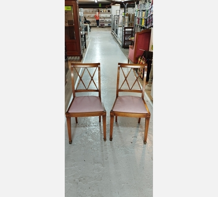 Chaise anglaise en noyer. La pièce