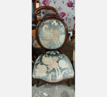 Chaise basse ancienne avec velours japonisant.