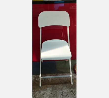 Chaise de bar pliante.