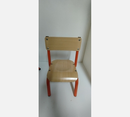 Chaise d'écolier.