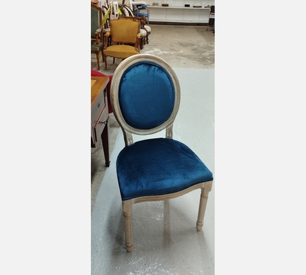 Chaise médaillon style Louis XVI moderne en velours bleu