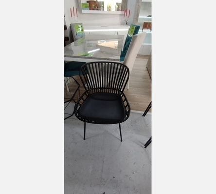 Chaise Surpik noire.