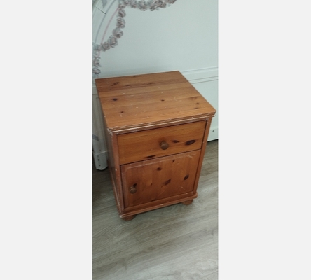 Chevet en pin massif, 1 porte, 1 tiroir