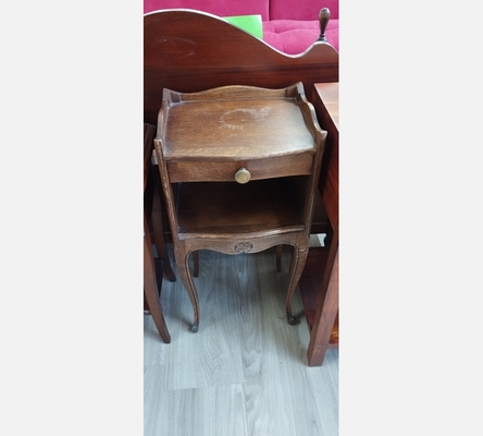 Chevet style Louis XV en chêne avec 1 tiroir.